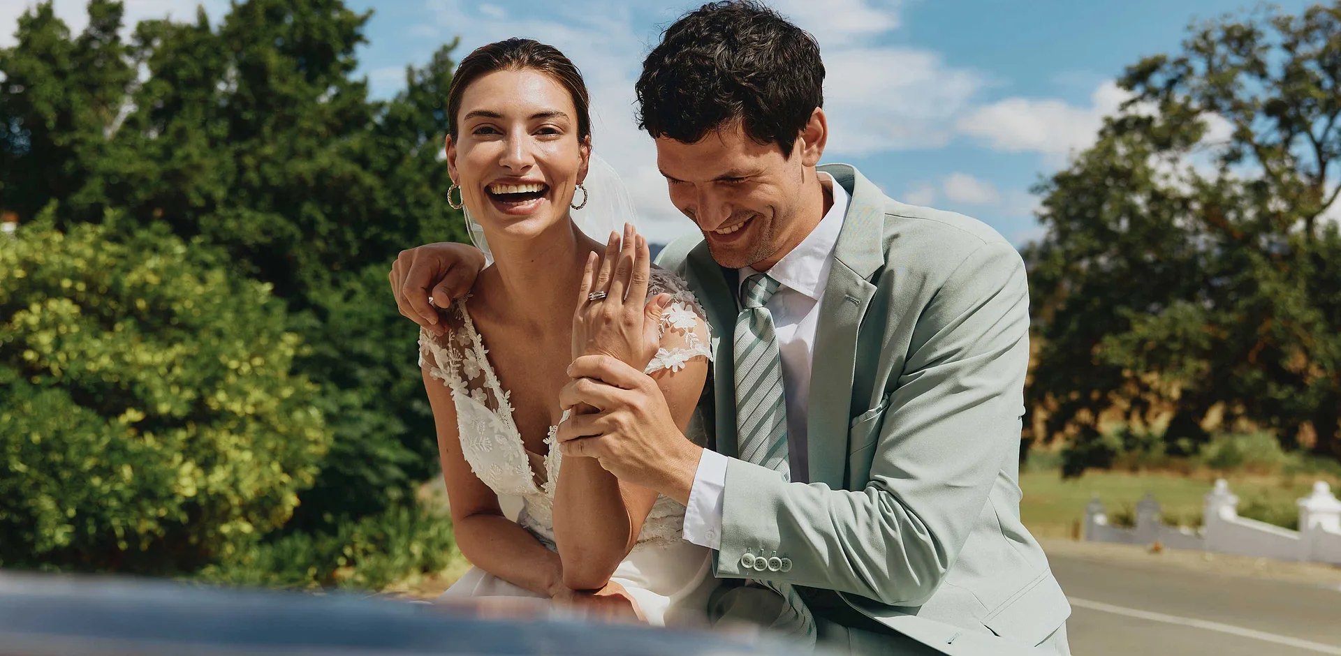 Trendy - Brudekjole med blonder - naturhvit