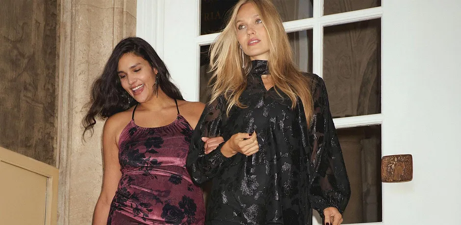 Dame - Maxikjole i glansfull fløyel - vinrød blomstermønster