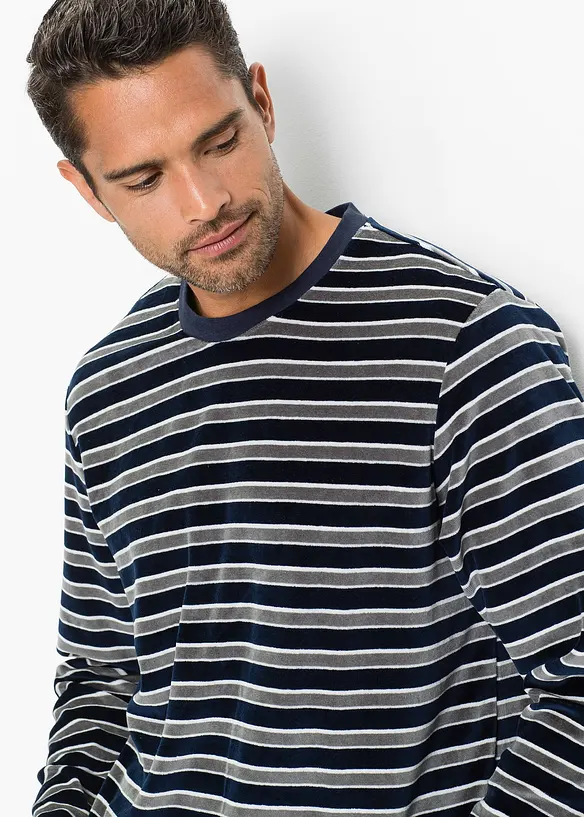 Pyjamas av mykt fløyelsmateriale med lange ermer, bonprix