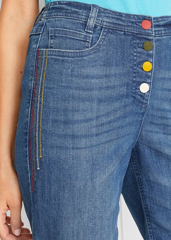 Jeans-bermuda med komfortstretch, med broderi og komfortlinning, bonprix