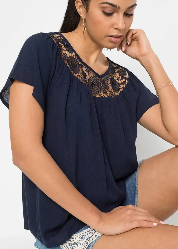 Bluse med blonder, bonprix