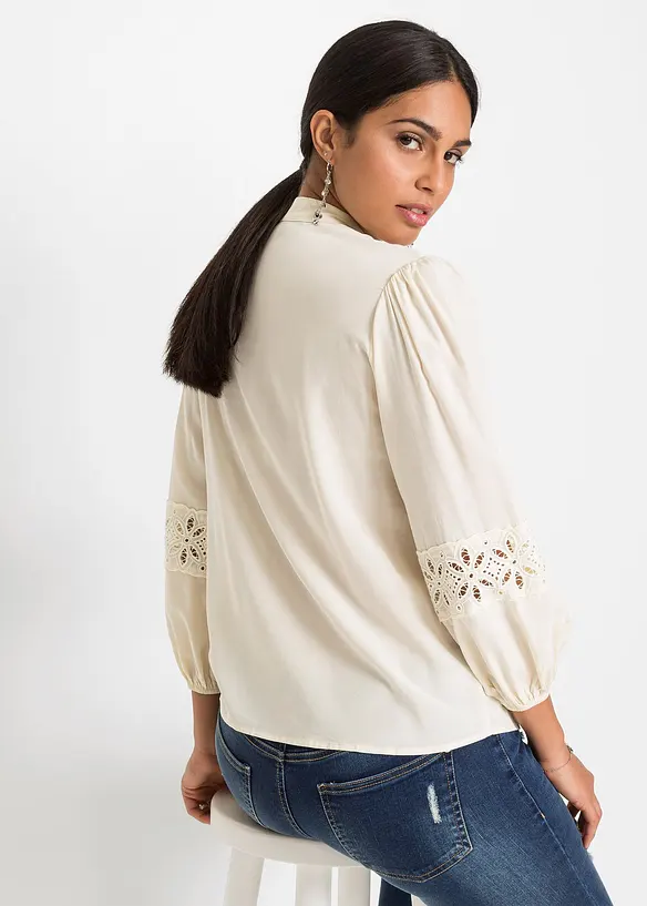 Bluse i myk viskosemiks med blonder, bonprix