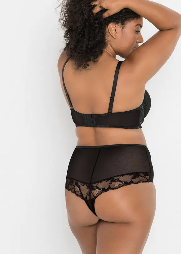 Stringtruse i blondemateriale med høy midje, bonprix