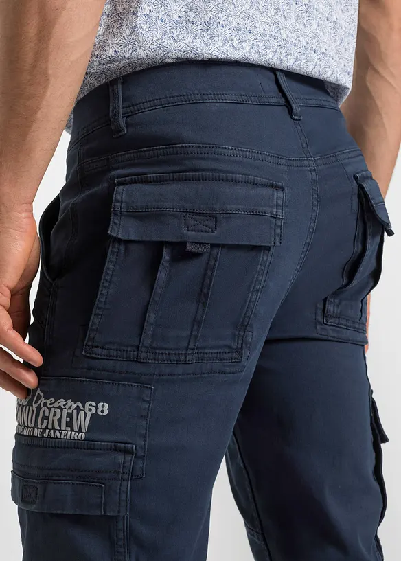 Bermudashorts i lang modell med stretch og cargolommer, Regular Fit, bonprix