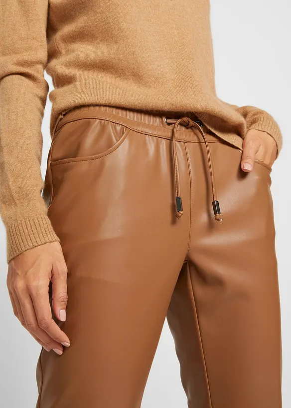 Slip on-bukse i imitert skinn, bonprix