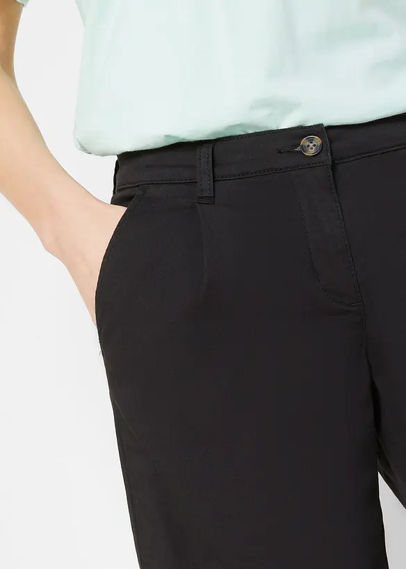 Vid shorts i twill, bonprix