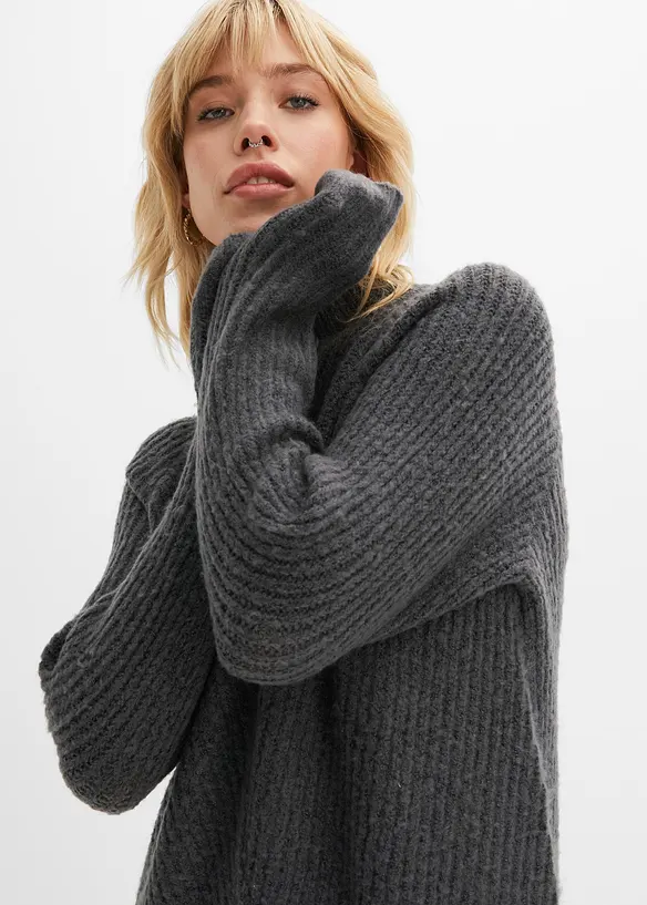 Strikket kjole med lengre bakstykke, bonprix