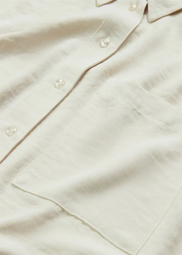 Kortermet bluse med brystlomme, bonprix