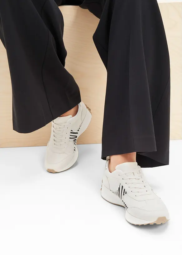 Sneakers med metallic-detaljer, bonprix