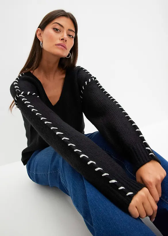Myk, grovstrikket genser med broderte kontrastsømmer, bonprix