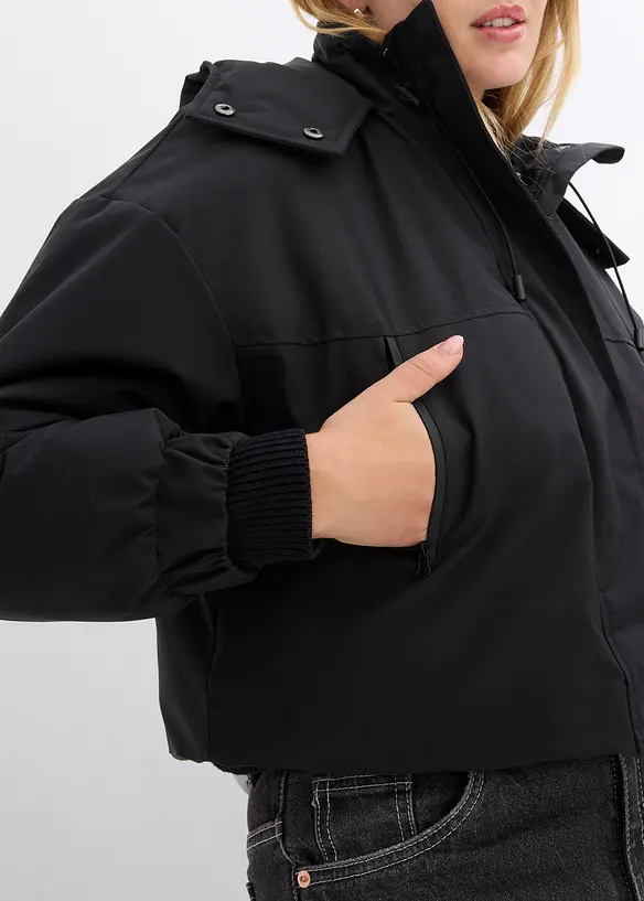 Outdoor-jakke i kort modell og vannavvisende materiale, bonprix
