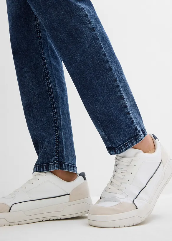 Relaxed Fit-pull on jeans i lett denim med stretch, Straight, bonprix