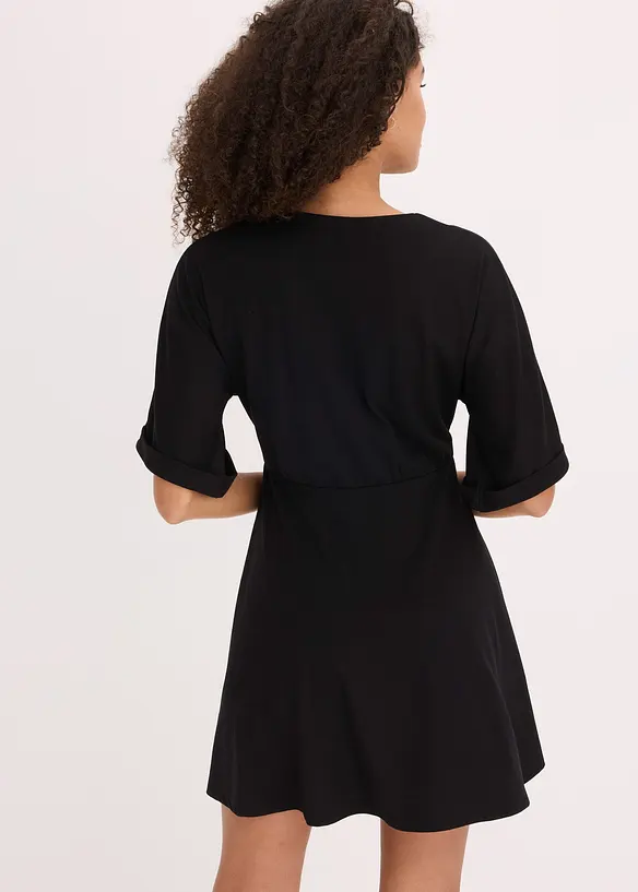 Minikjole i innsvingt modell, bonprix