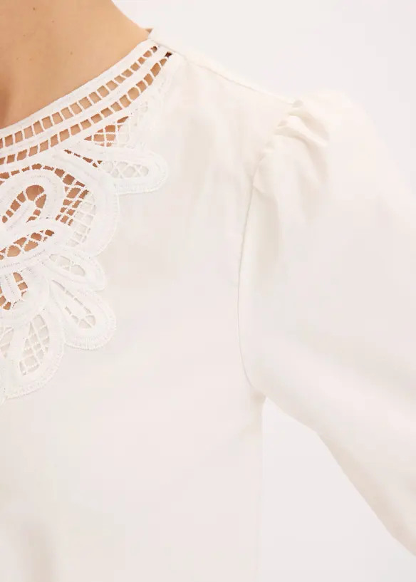 Kortermet bluse med blonder, bonprix