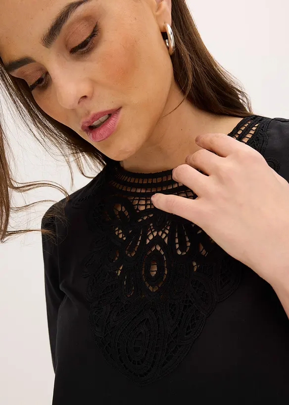 Kortermet bluse med blonder, bonprix