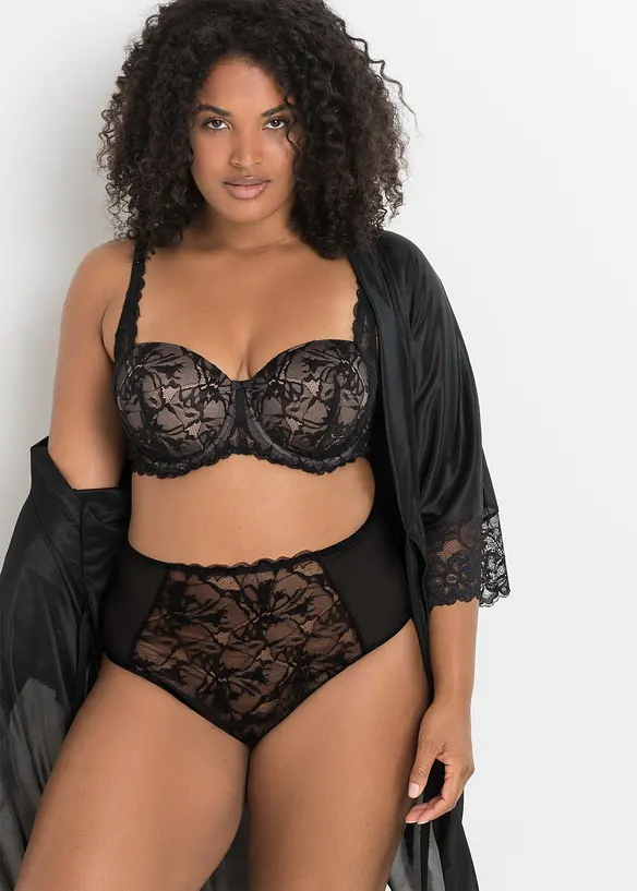 Stringtruse i blondemateriale med høy midje, bonprix