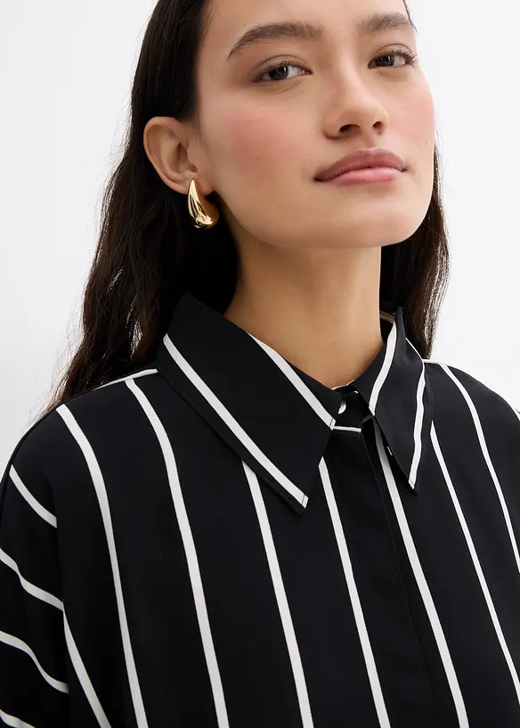 Kortermet bluse i kreppet strukturmateriale, bonprix