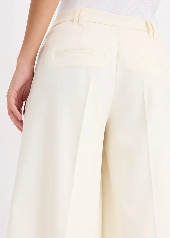 Shorts med innsvingt linning, bonprix