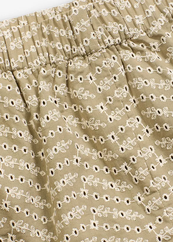Shorts med hullbroderi, bonprix