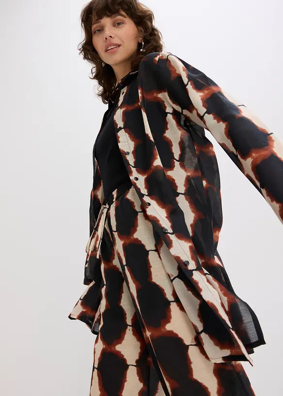 Lang bluse med batikk-print, bonprix