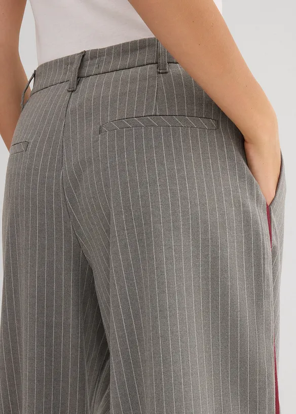 Bukse med legg og kontraststriper, bonprix