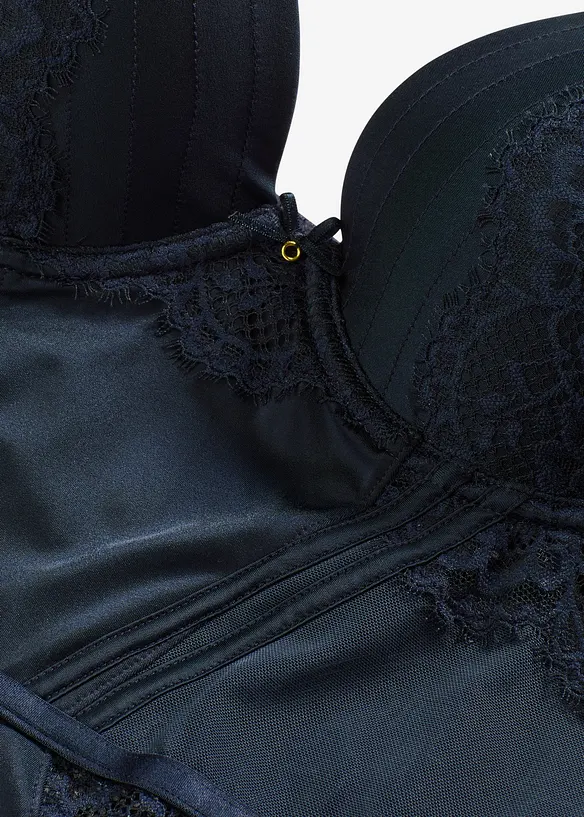 Stringbody i materiale med glans, bonprix