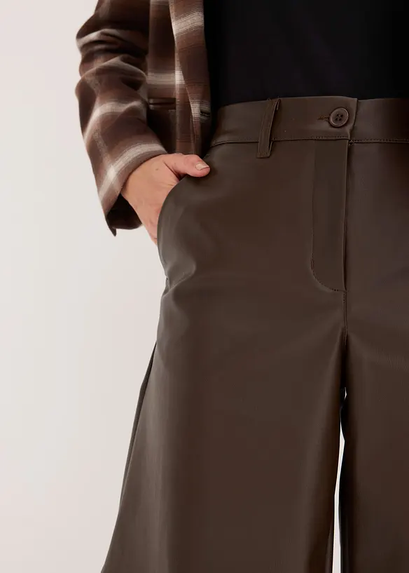 Bermudashorts i imitert skinn, bonprix