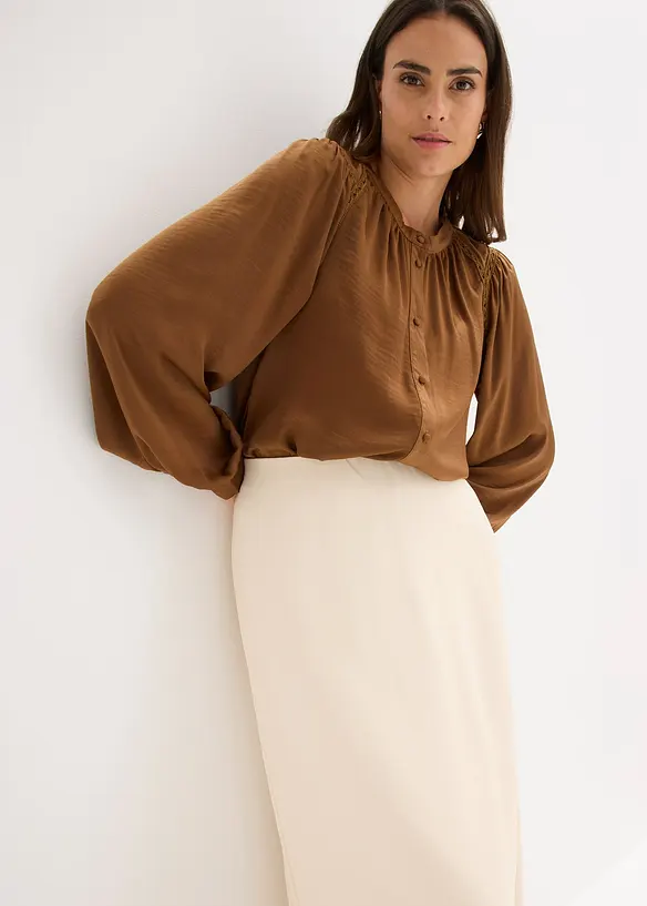 Satengbluse med blondebånd, bonprix