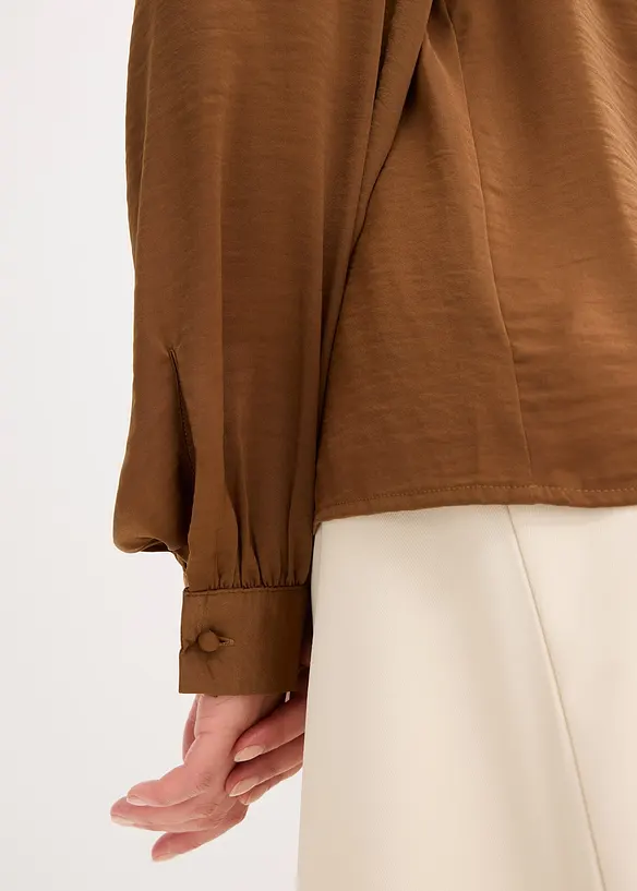 Satengbluse med blondebånd, bonprix