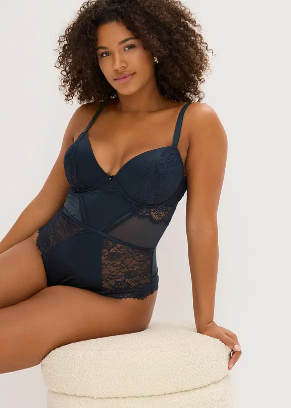 Stringbody i materiale med glans, bonprix