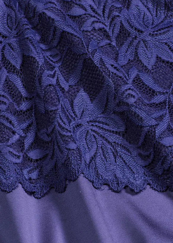 Truse med høy midje og nydelige blonder, bonprix