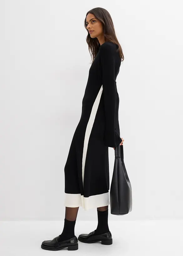 Strikket kjole i viskosemiks med kontrastdetaljer, bonprix