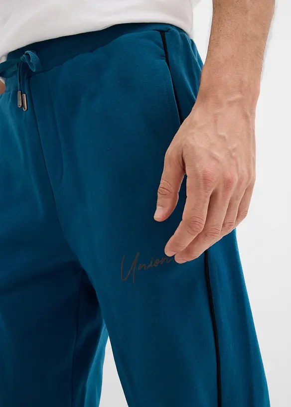 Sweatbukse av 100% bomull med kontrastdetaljer, bonprix