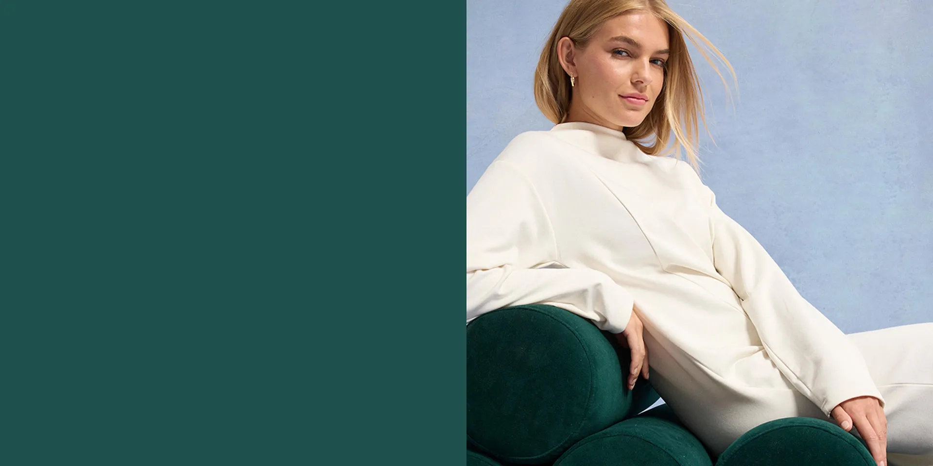 Hvit midikjole for en elegant look.