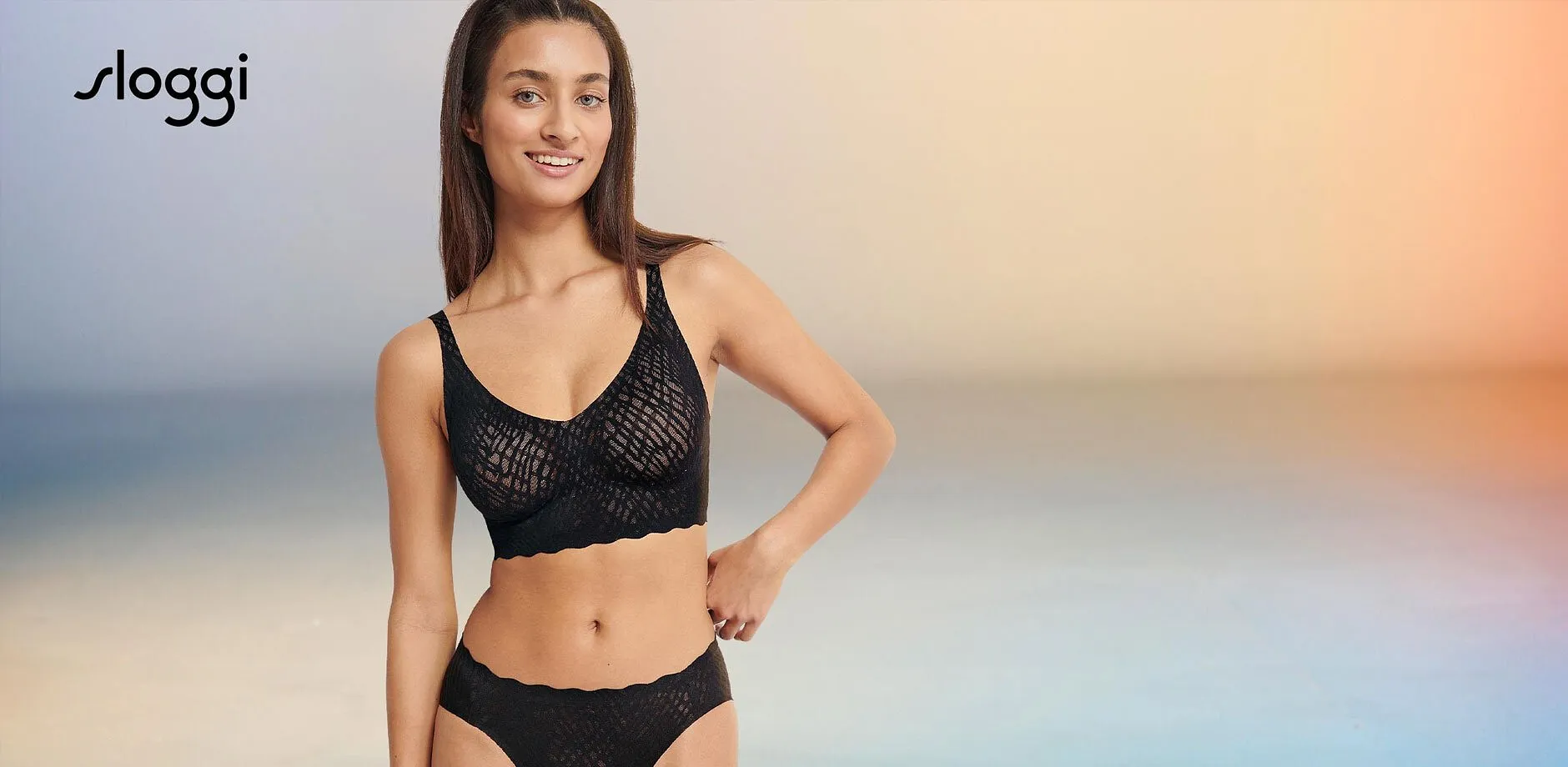 Elegant, sort blonde-BH og passende truse: Feminint undertøy for stilbevisste kvinner.