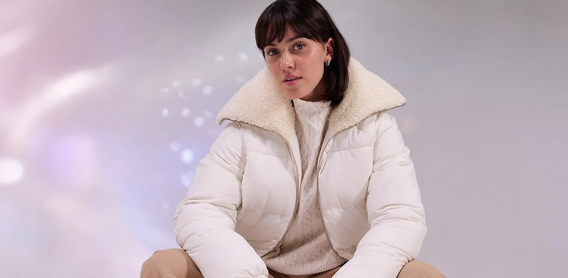 Dame - Vattert jakke med pil&eacute;krage - perlehvit