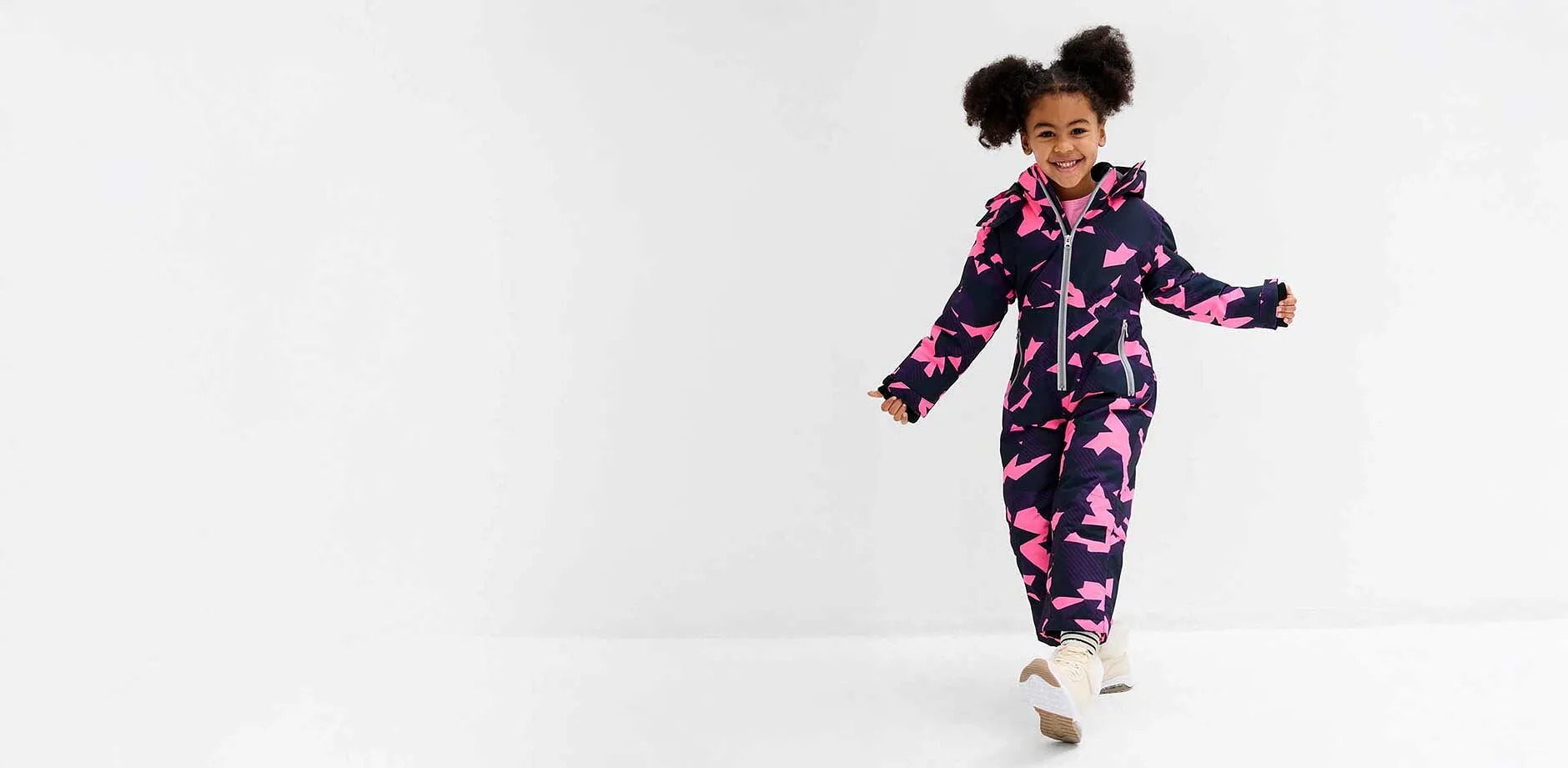 Lite barn i vinterdress.