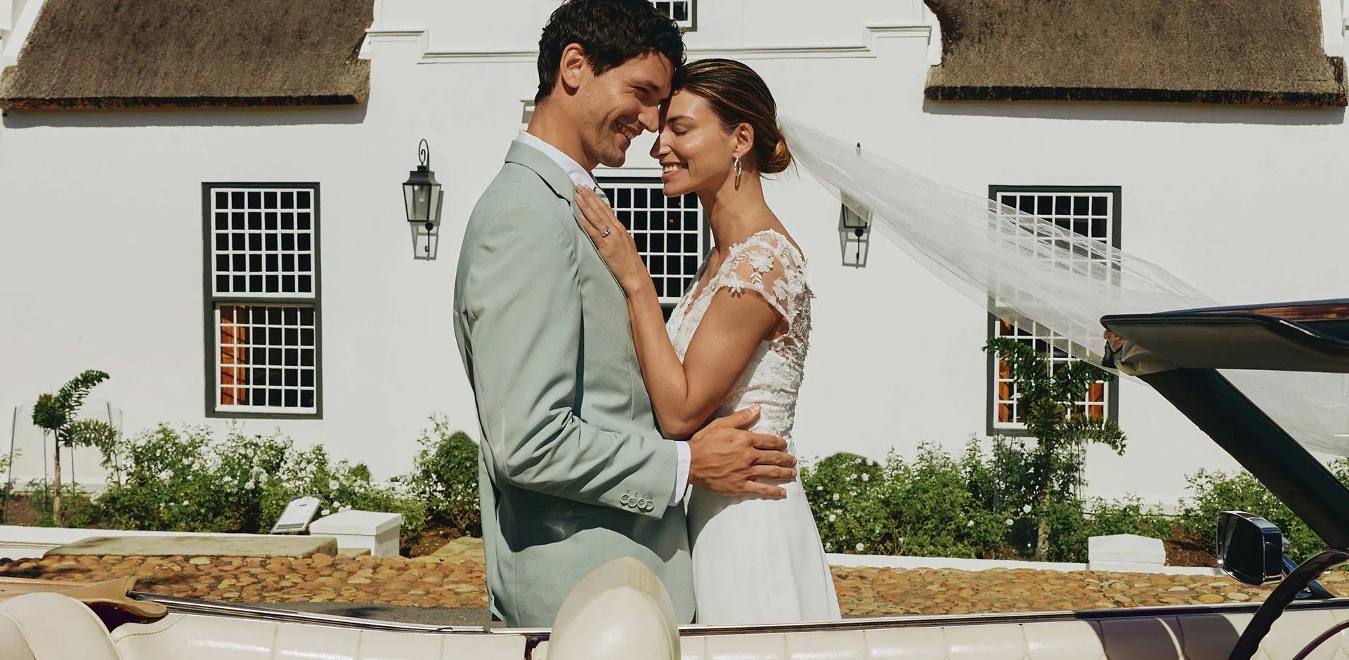 Et perfekt par for et romantisk bryllup.