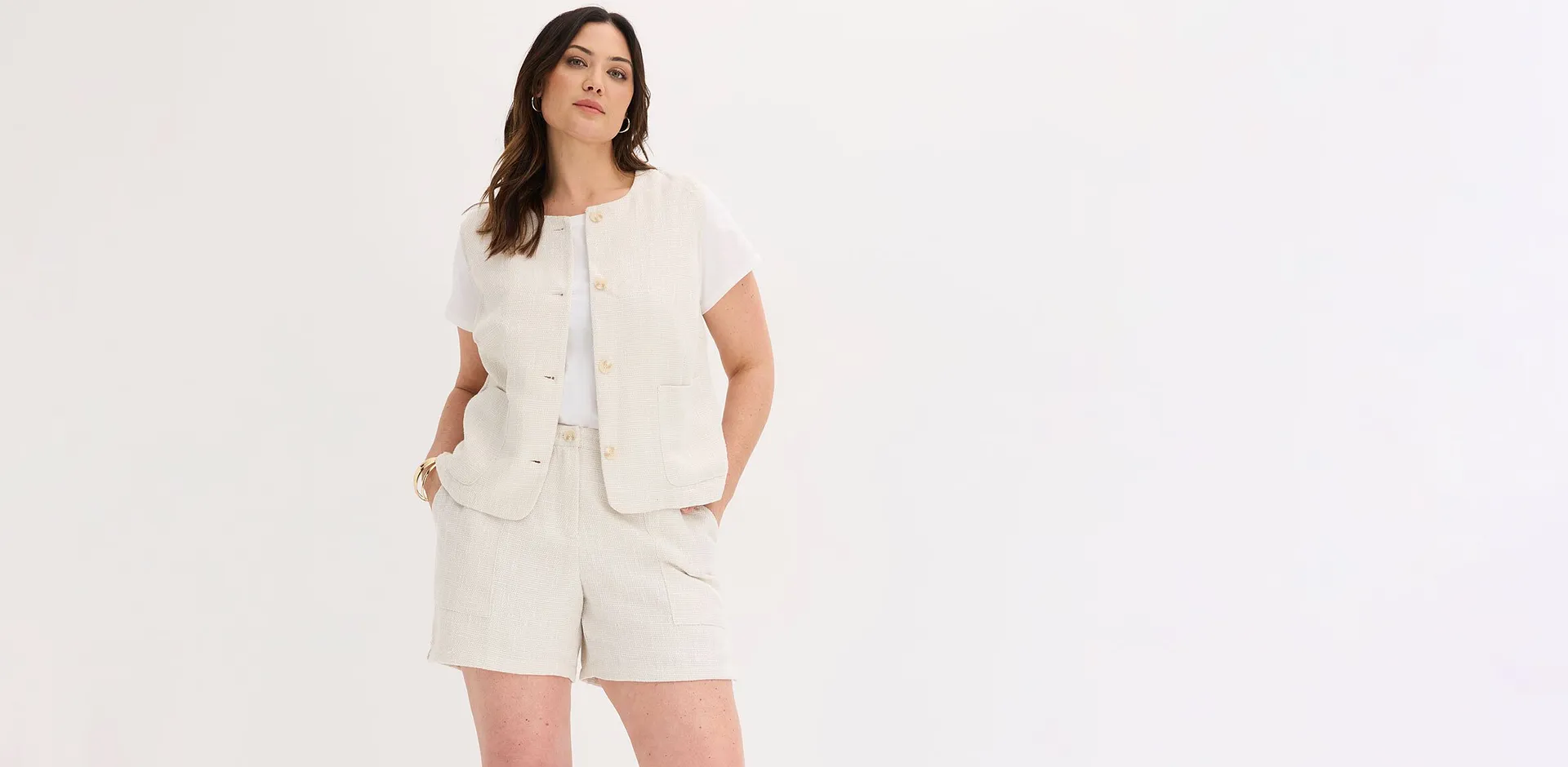 Chic kombinasjon: Shorts og kortermet jakke i tweedlook.