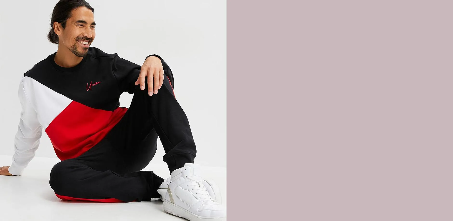 Trendy joggedress med sweatshirt og joggebukse.