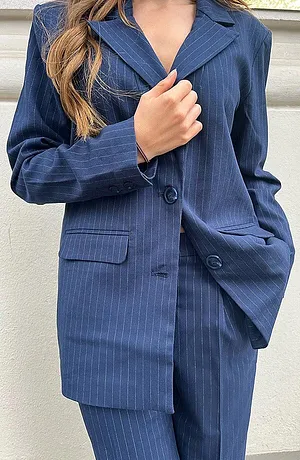 Dame - Kort blazer med nålestriper - stripet mørkeblå/sølv