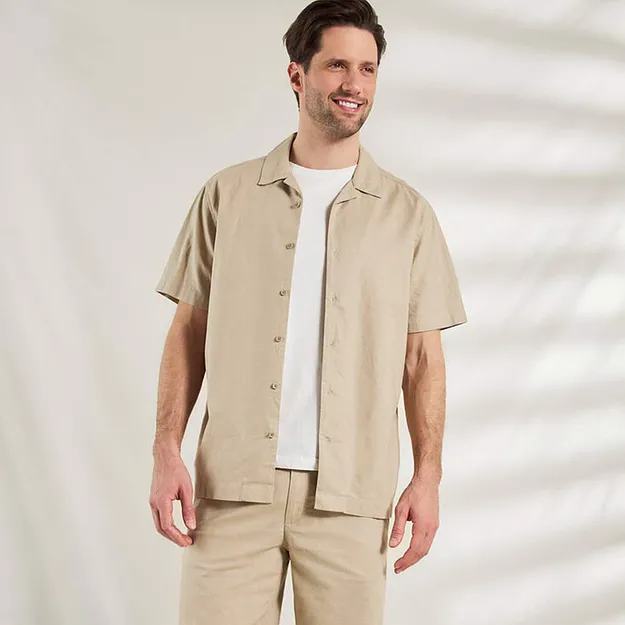 Herre - Kortermet skjorte av luftig linmiks, Loose Fit - sand
