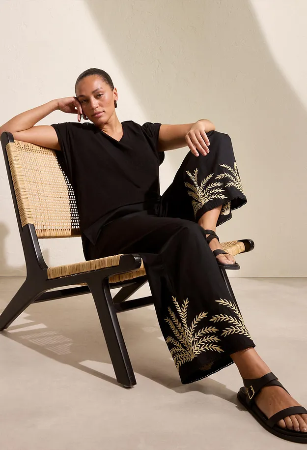 Trendy - Vid bukse med broderi - sort/lys sand