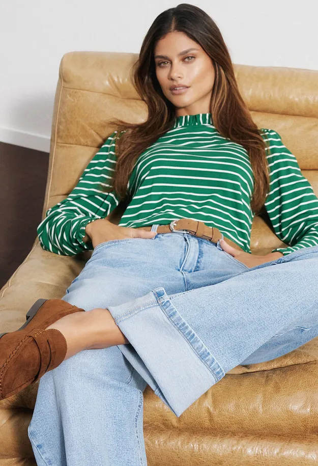 Trendy - Finstrikket cardigan i myk viskosemiks - intens gr&oslash;nn stripem&oslash;nster