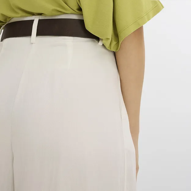 Trendy - Sommerbukse med legg i viskoseblanding - naturhvit