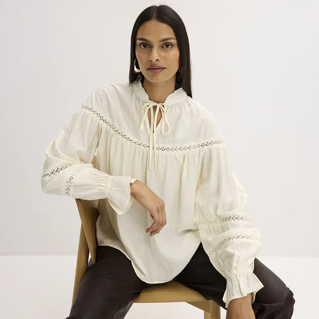 Trendy - Bluse i fin viskosemiks - perlehvit