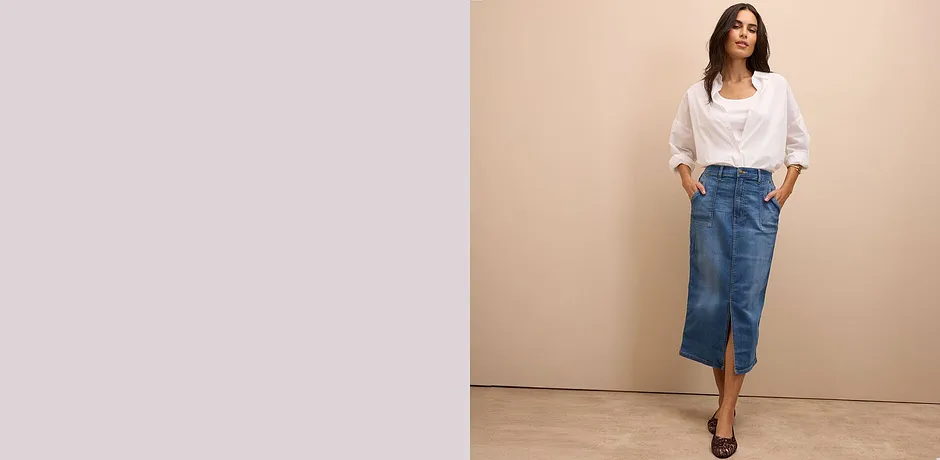 Luftig hvit bluse møter lang jeansskjørt.