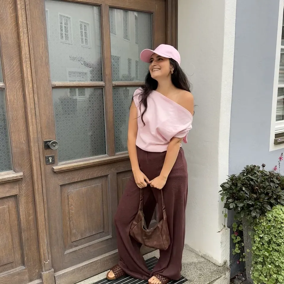 Dame - Kl&aelig;r - Shirts & topper - T-skjorter