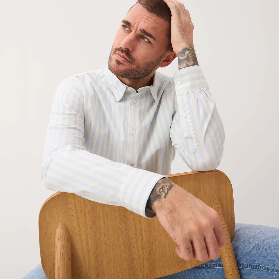 Herre - Strykefri business-skjorte med stretch, Modern fit - pudderbl&aring;/hvit/lysegul stripem&oslash;nster