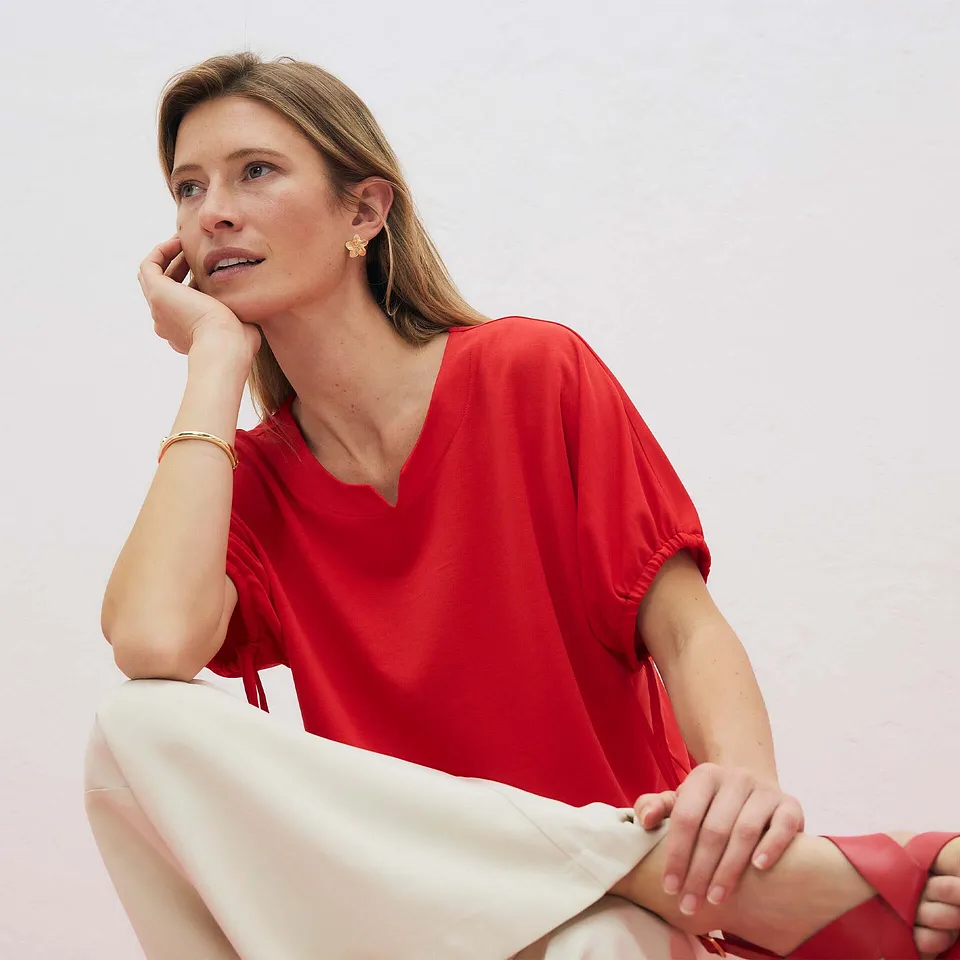 Dame - Ledig topp av robust pik&eacute; - jordb&aelig;rr&oslash;d